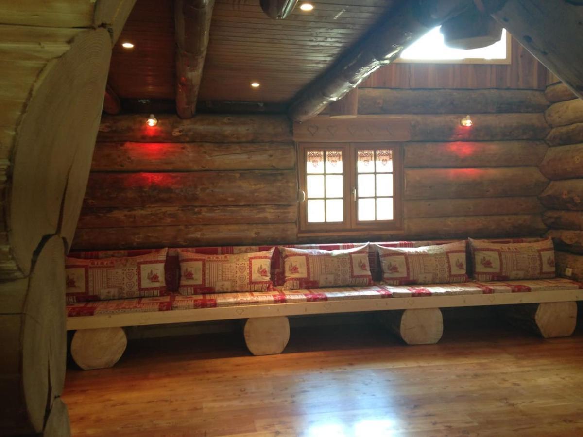 Chalet Spa Le Royal Nathalie Mn La Rouge ลาแบรส ภายนอก รูปภาพ